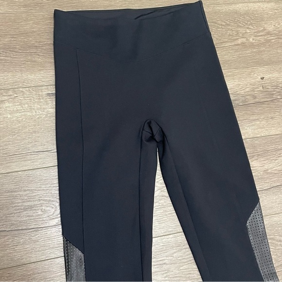 Spanx Perforated Faux Leather Panel Legging Very Black sz M - Picture 5 of 11